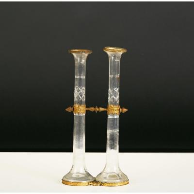 Paire de soliflores en verre taillé, monture bronze, XIXe