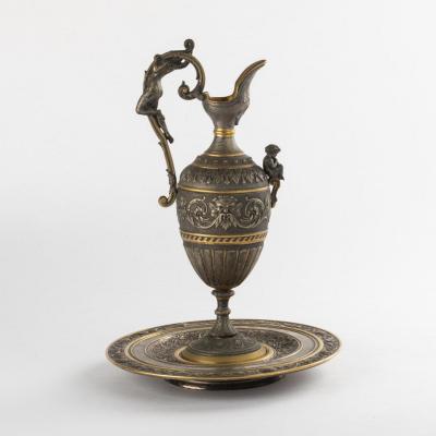 Aiguière au chérubin et son bassin en bronze argenté ciselé , XIXe