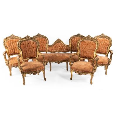 Salon compos&eacute; d'une banquette et 4 fauteuils en bois dor&eacute;, XXe