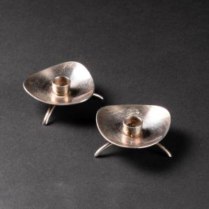 Carl M.Cohr pour Atla, Danemark, Paire de bougeoirs en m&eacute;tal argent&eacute;, XXe