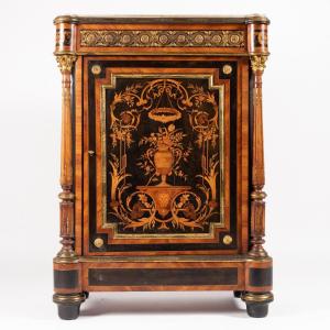 Meuble &agrave; hauteur d'appui en marqueterie de bois pr&eacute;cieux et bronze dor&eacute;, XIXe