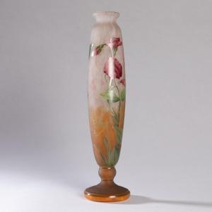 Maison Daum, vase soliflore aux pois de senteur, XXe