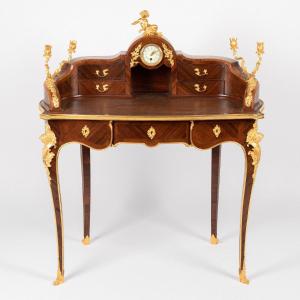 Bureau de Dame &agrave; l'horloge en marqueterie de bois pr&eacute;cieux et en bronze dor&eacute;, XIXe