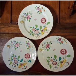 Porcelain Plates From The East India Company, Dating From The 18th Century. 