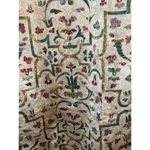 Second Footage Of Antique Fabric – Ornamental Renaissance Decor