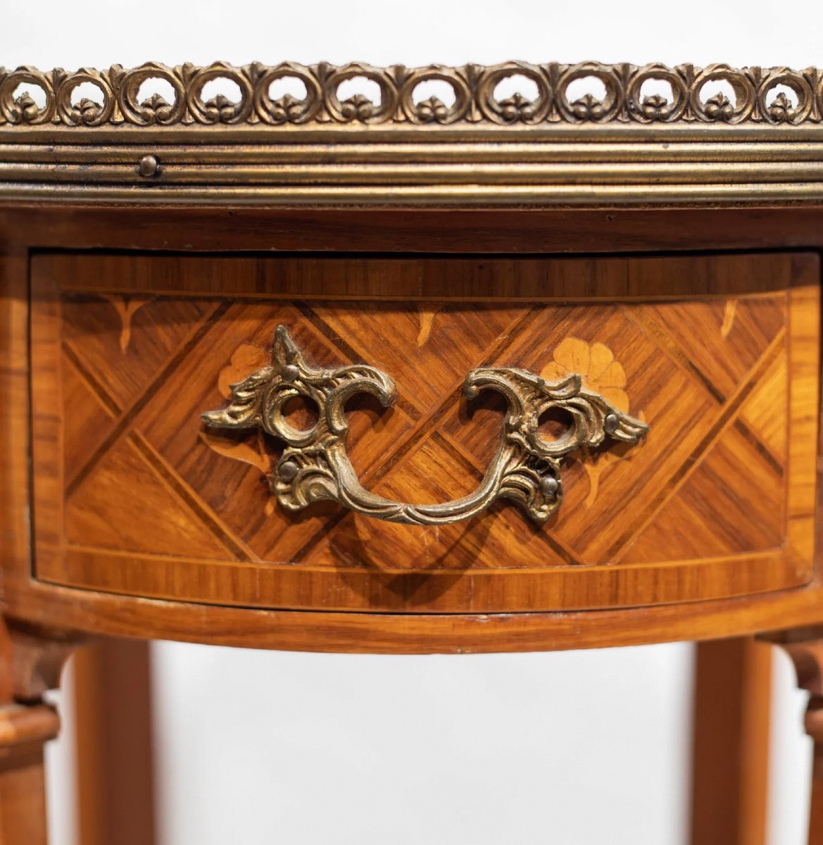Tavolino Antico Intarsiato Con Vassoio In Porcellana, XIX Secolo-photo-1