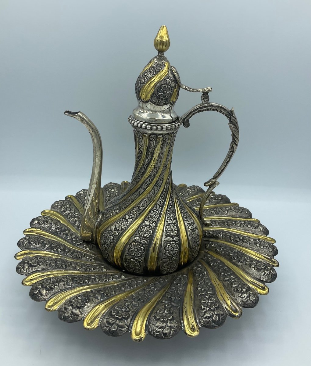 Aiguière (tombak) Et Bassin En Argent Antique Richement Décorés d'Ornements Floraux Enroulés Et-photo-2