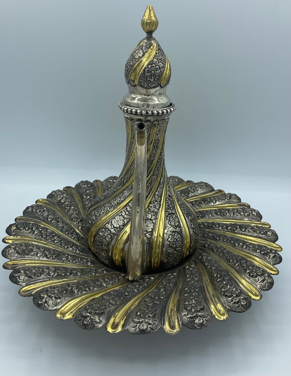 Aiguière (tombak) Et Bassin En Argent Antique Richement Décorés d'Ornements Floraux Enroulés Et-photo-4