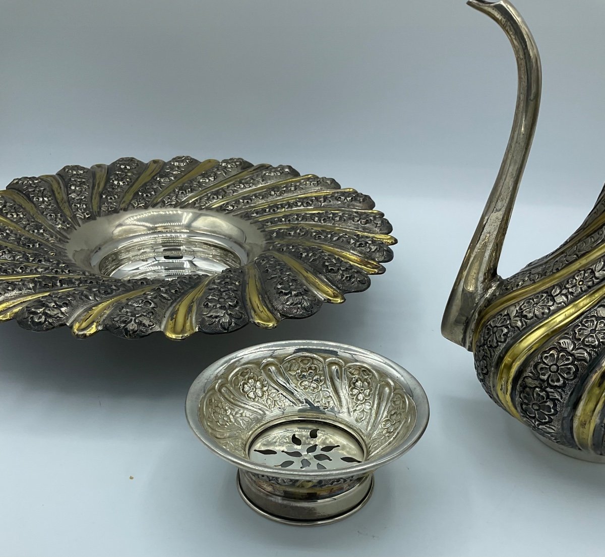 Aiguière (tombak) Et Bassin En Argent Antique Richement Décorés d'Ornements Floraux Enroulés Et-photo-4