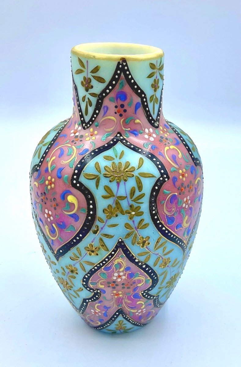 Antico vaso in vetro opalino firmato Thomas Webb su fondo turchese-photo-3