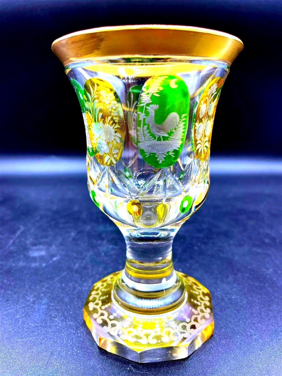 Vaso di vetro boemo con decorazione gialla e verde, inciso all'interno con medaglione-photo-4