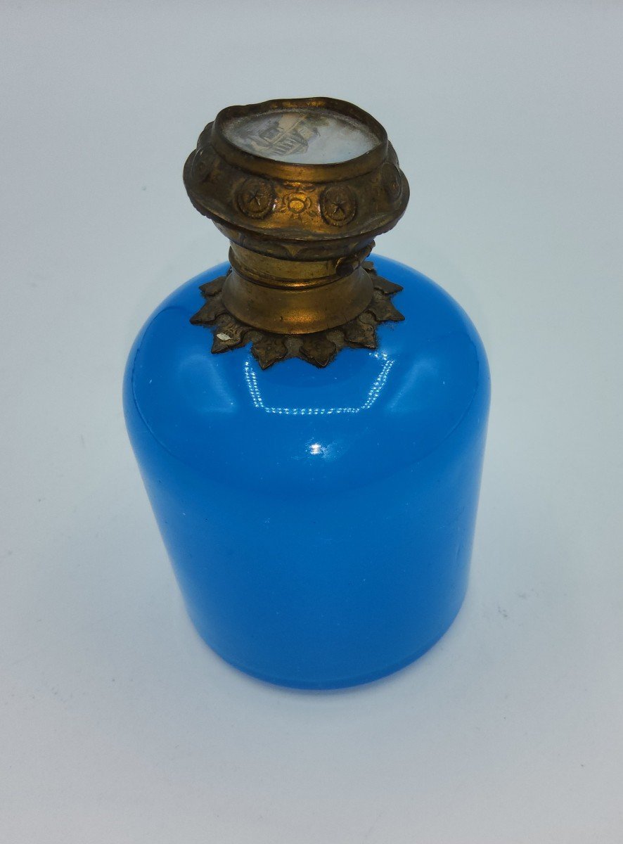 Bottiglia di profumo opalina francese del XIX secolo con miniatura sul coperchio, Palais Royal-photo-6