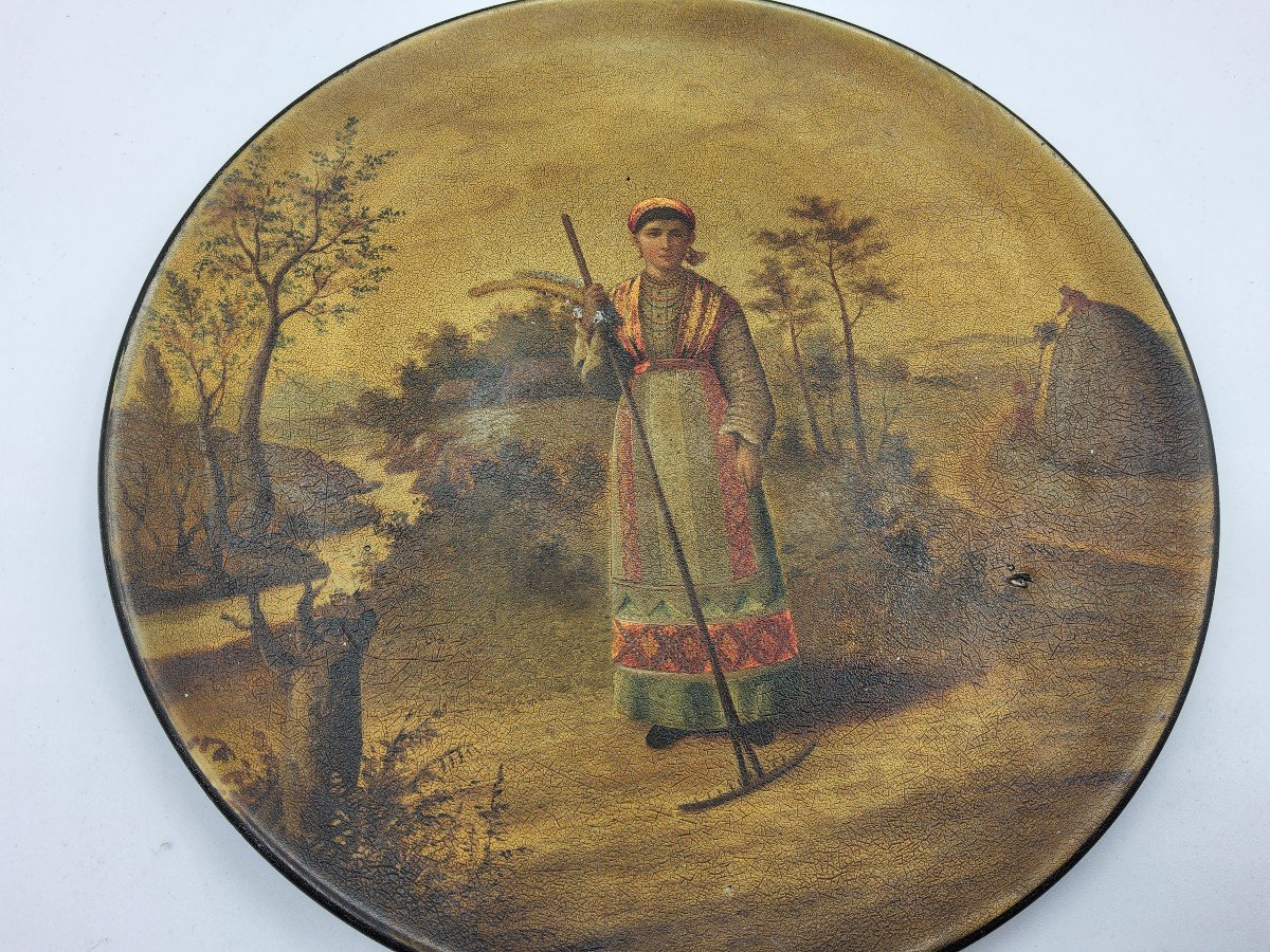 XIX Antico Piatto Laccato Russo Di Vishniakov Raffigurante Una Contadina In Tessuto Tradizional-photo-1