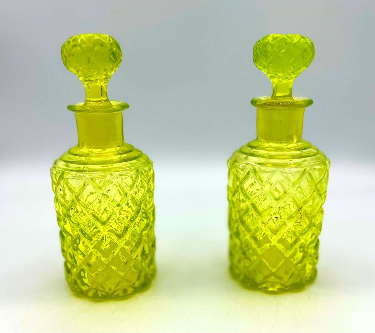 XIX secolo Coppia bottiglie di profumo in vetro Baccarat Ouraline.-photo-4