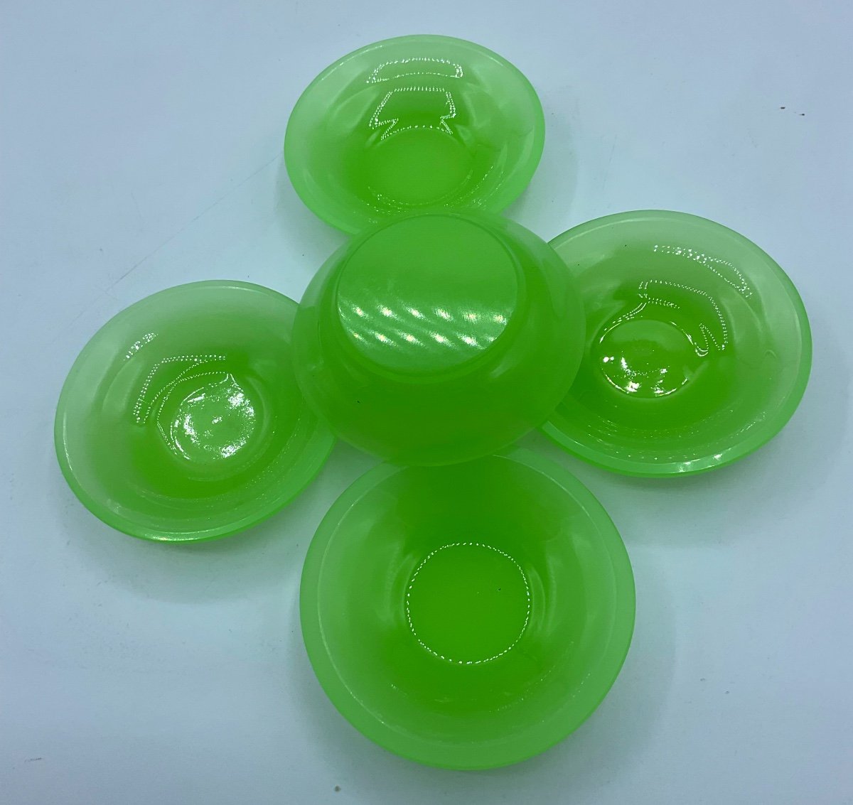 Set Di Piatti Piccoli In Vetro Opalino Di Murano Verde 6-photo-2