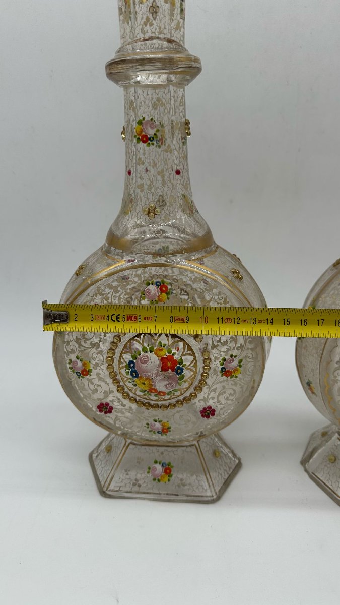 COPPIA DI DECANTER E TAPPI IN VETRO SMALTATO DI BOHEMIA Per il mercato mediorientale, XIX -photo-3