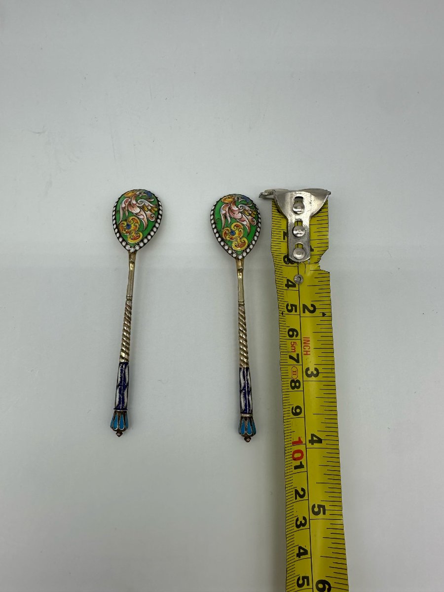 Coppia di cucchiaini da tè russi in argento smaltato.-photo-3