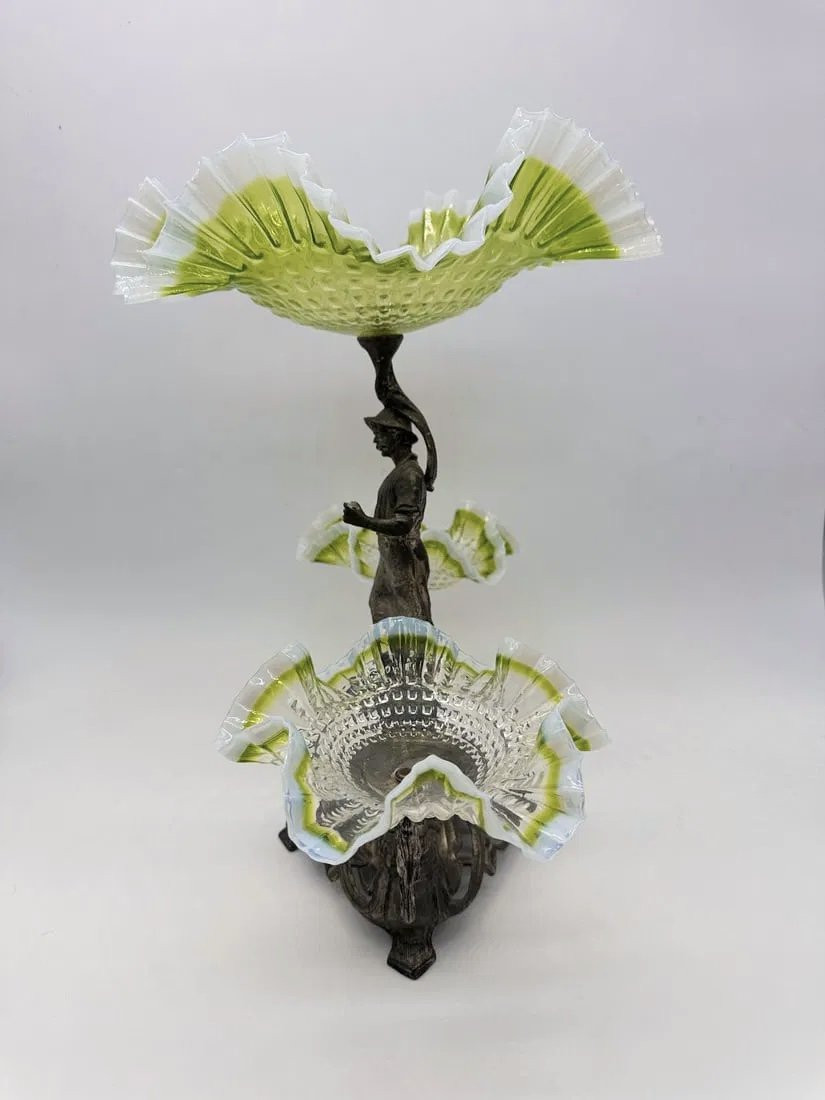 Centrotavola Art Nouveau con 3 ciotole in vetro verde opalescente-photo-3