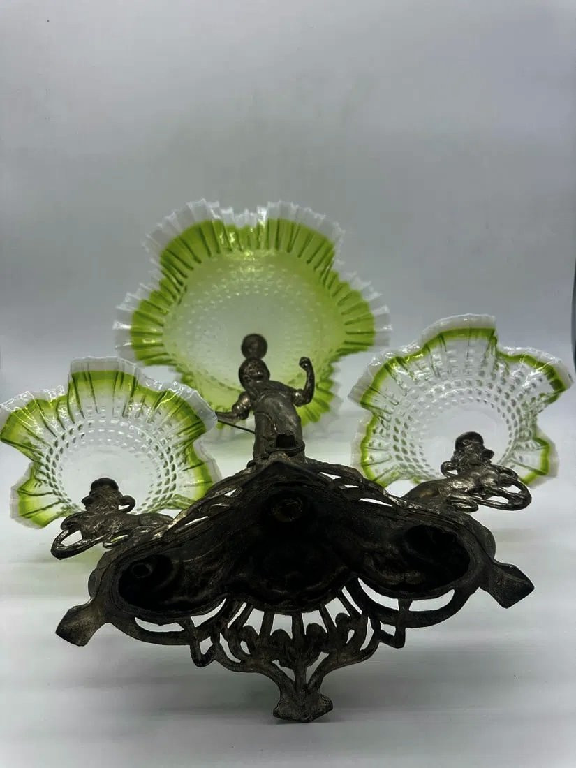 Centrotavola Art Nouveau con 3 ciotole in vetro verde opalescente-photo-5