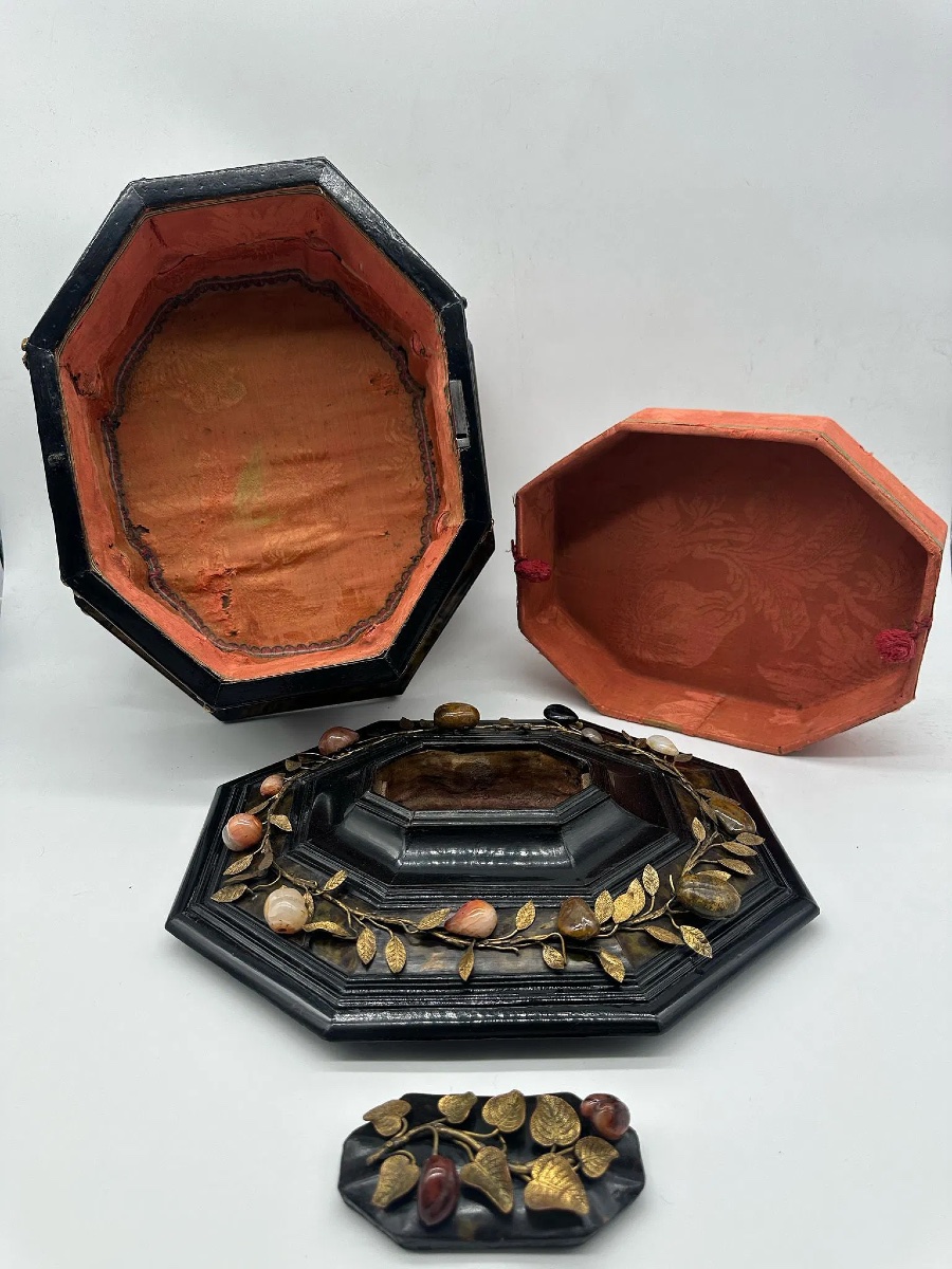 Scatola italiana in bronzo dorato e pietra dura ed ebano, fiorentina, granducale-photo-7