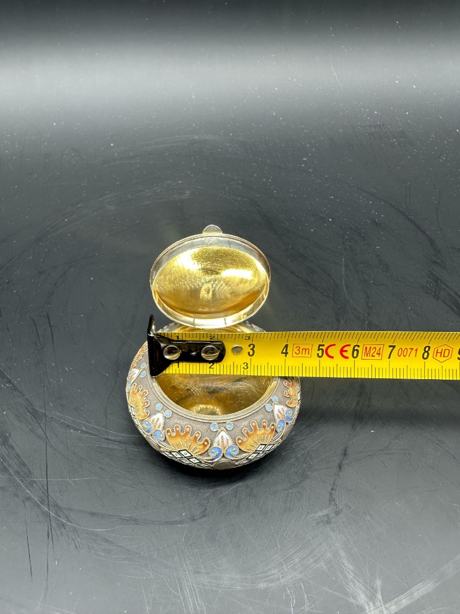 Tabacchiera russa in argento dorato con smalto cloisonné di Feodor Ruckert-photo-2
