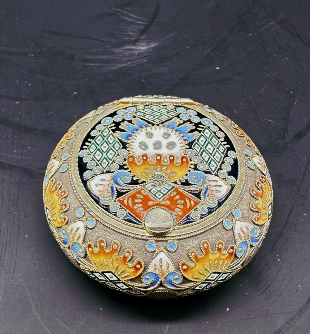 Tabacchiera russa in argento dorato con smalto cloisonné di Feodor Ruckert-photo-7