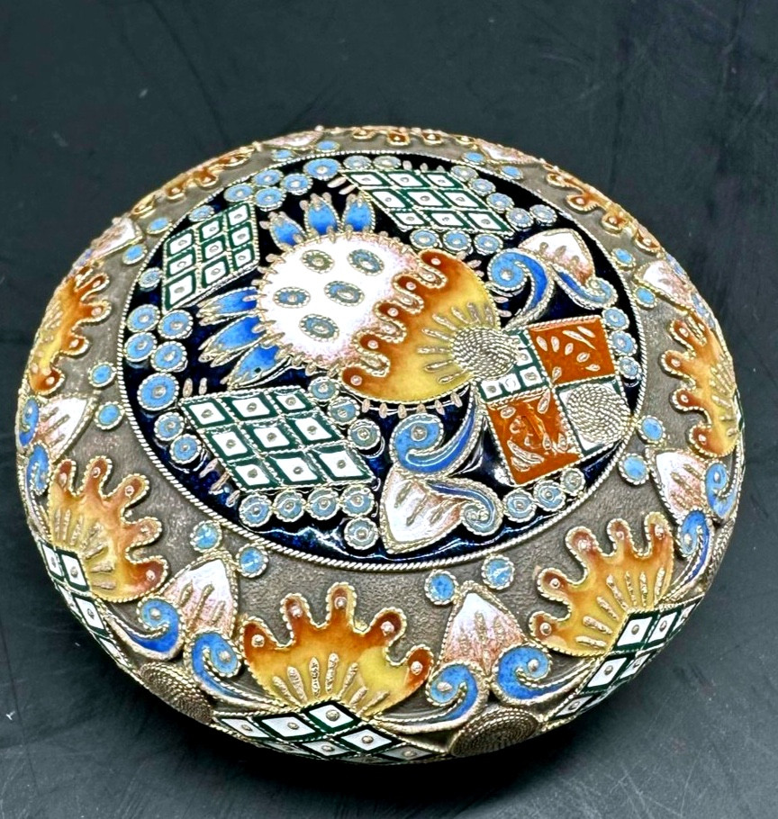 Tabacchiera russa in argento dorato con smalto cloisonné di Feodor Ruckert