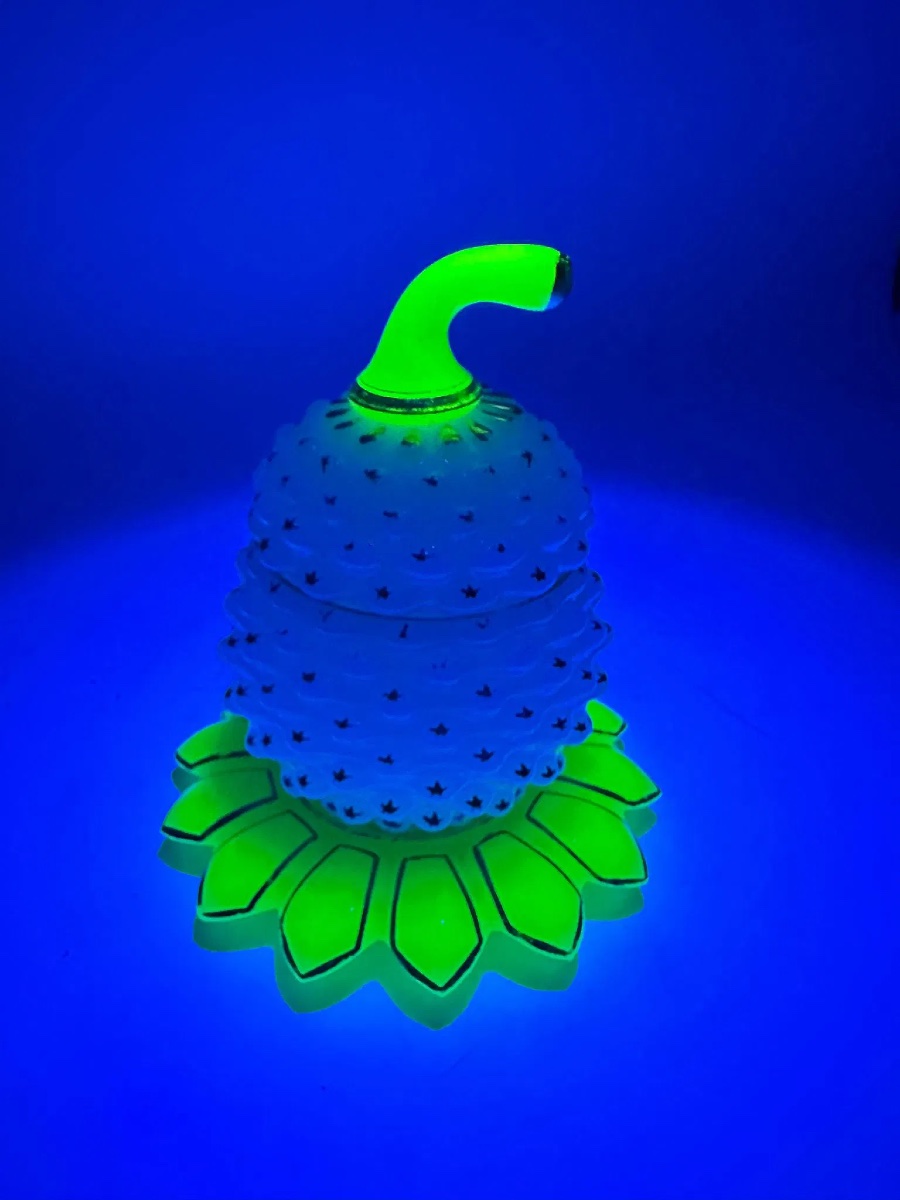 Zuccheriera e coperchio in opalina di Baccarat a forma di ananas «Pâte de riz», 1845-1865-photo-2