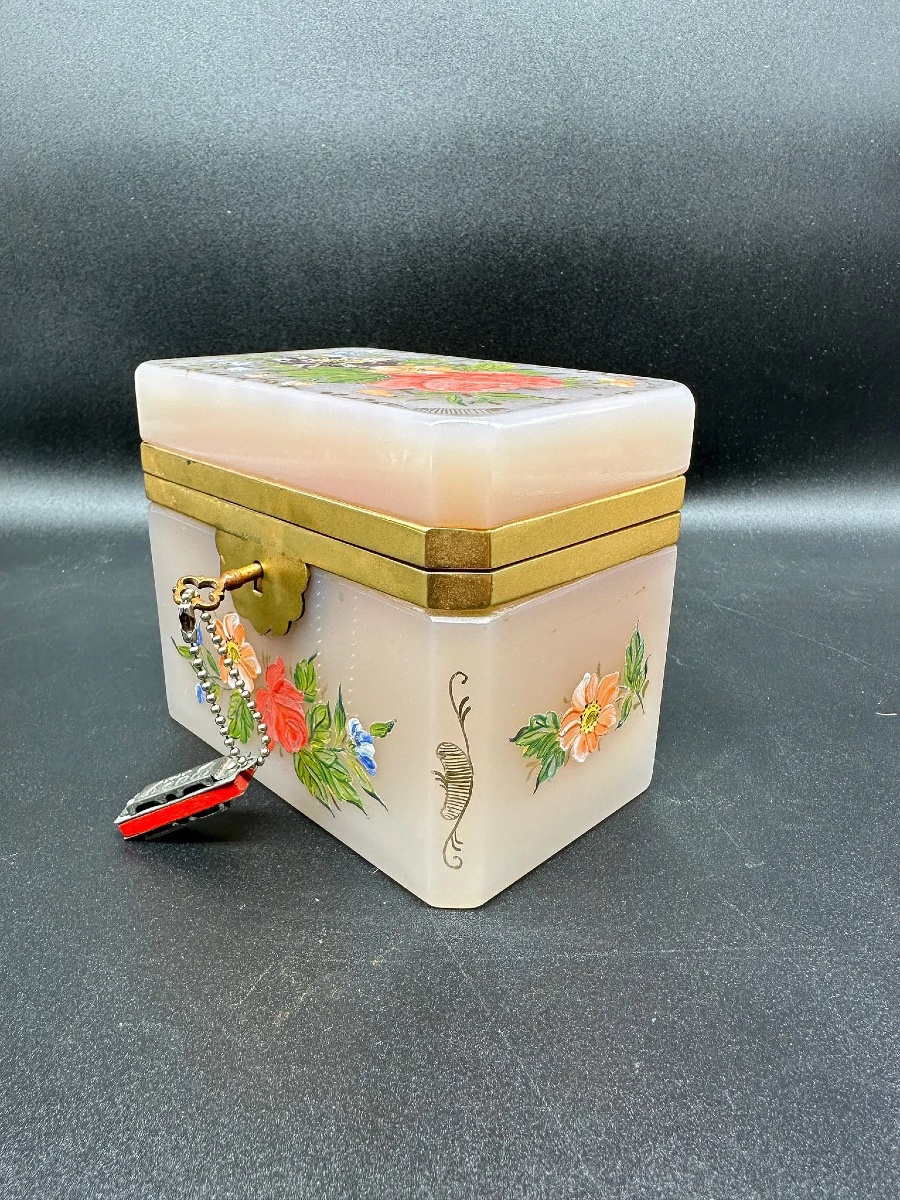 Scatola in vetro opalino rosa dipinta a mano, XIX secolo-photo-3