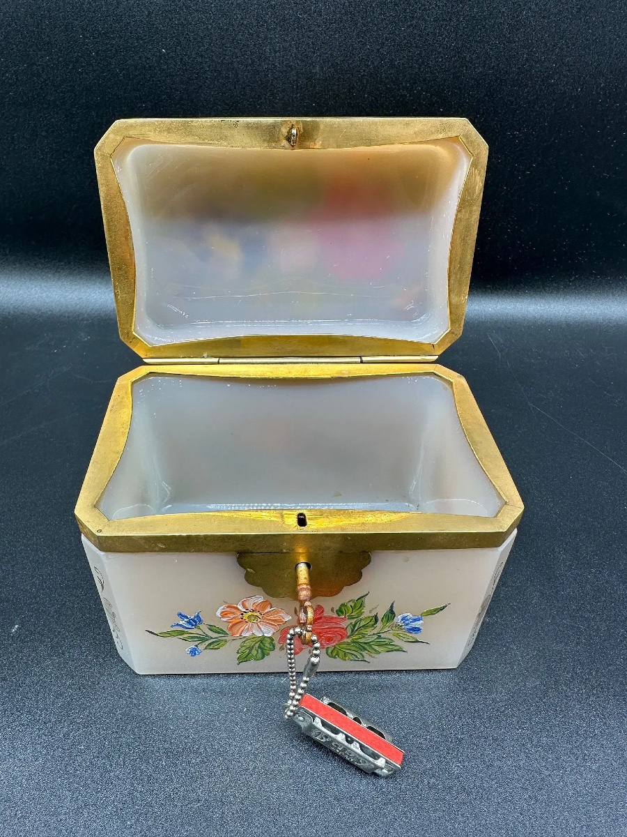 Scatola in vetro opalino rosa dipinta a mano, XIX secolo-photo-4