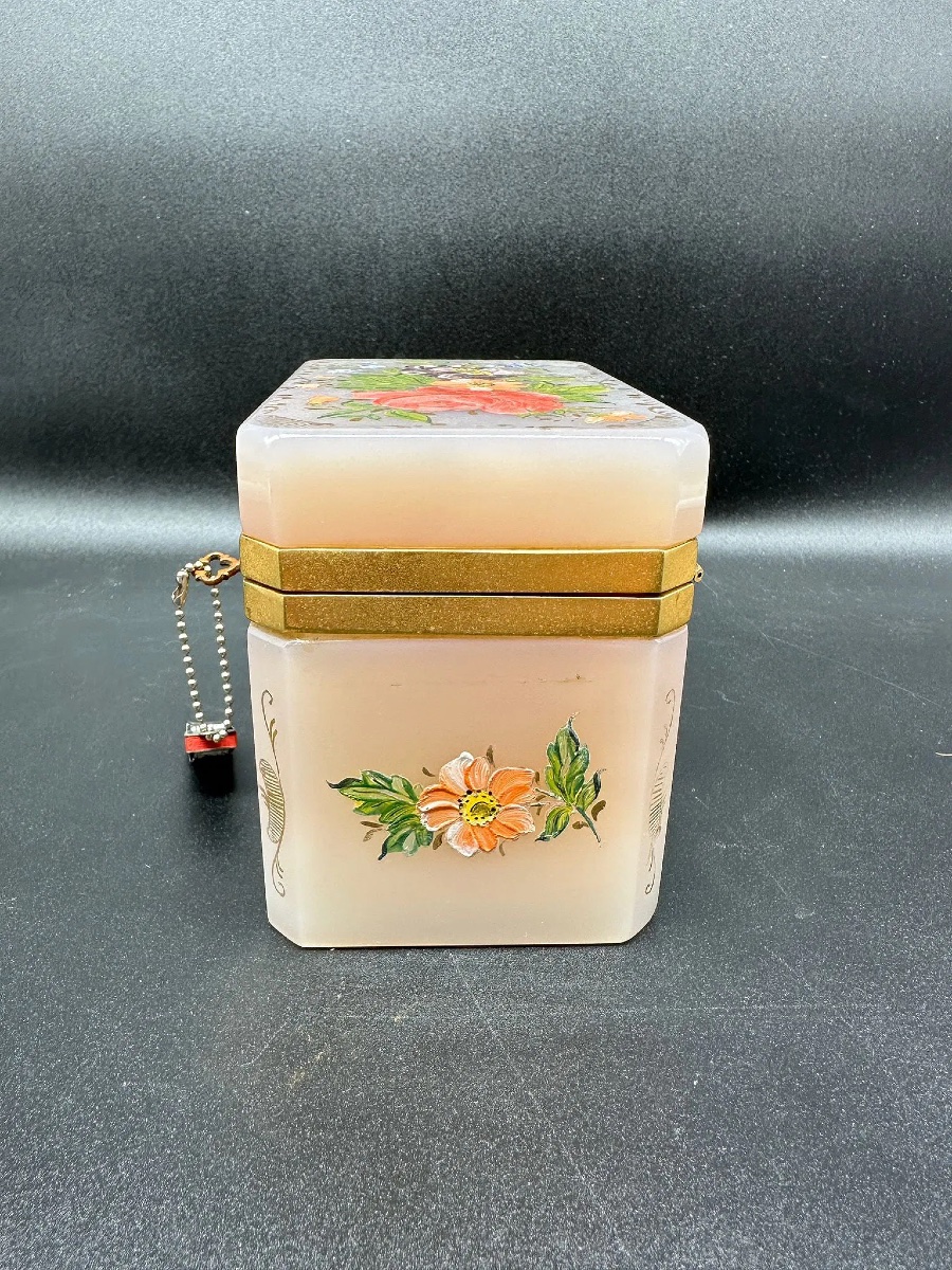 Scatola in vetro opalino rosa dipinta a mano, XIX secolo-photo-5