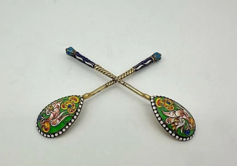 Coppia di cucchiaini da tè russi in argento smaltato del XIX secolo-photo-2