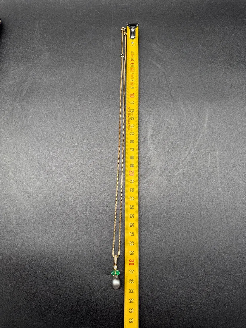 Ciondolo con perla nera e smeraldi in oro 18 carati con catena in oro-photo-2