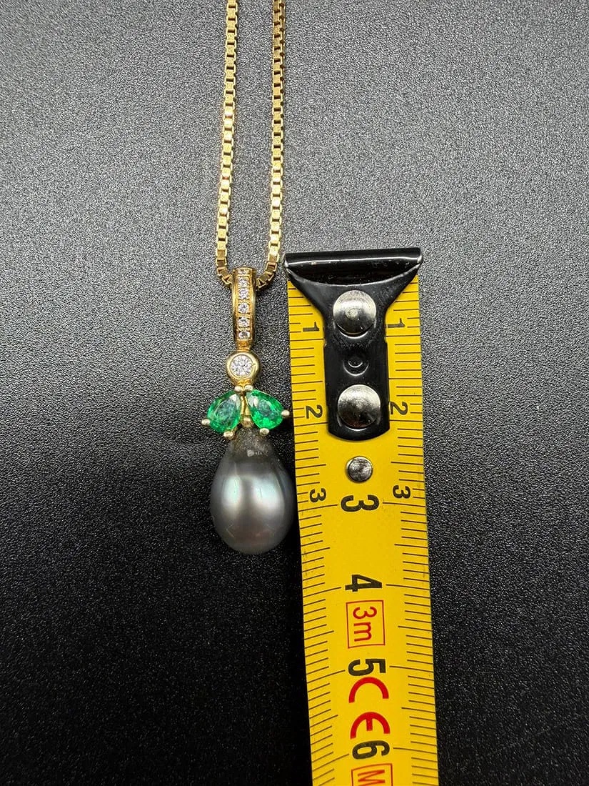 Ciondolo con perla nera e smeraldi in oro 18 carati con catena in oro-photo-3