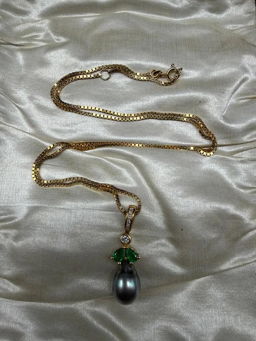 Ciondolo con perla nera e smeraldi in oro 18 carati con catena in oro-photo-6