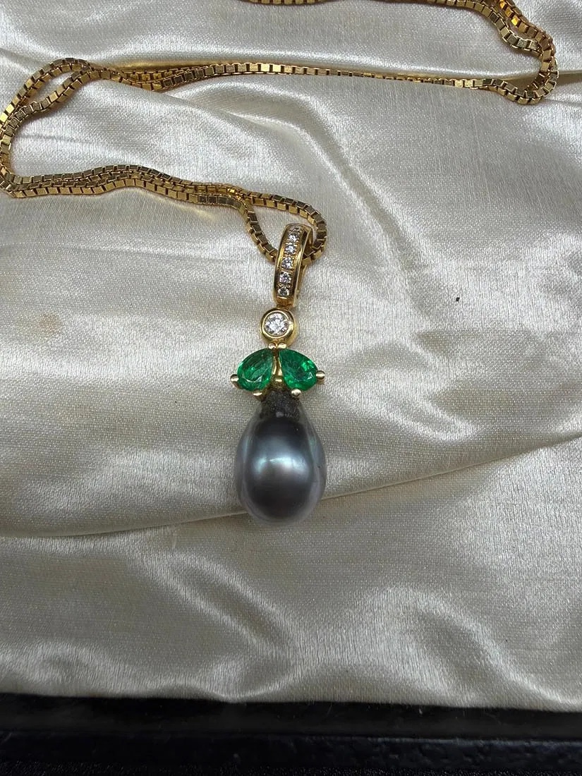 Ciondolo con perla nera e smeraldi in oro 18 carati con catena in oro-photo-7