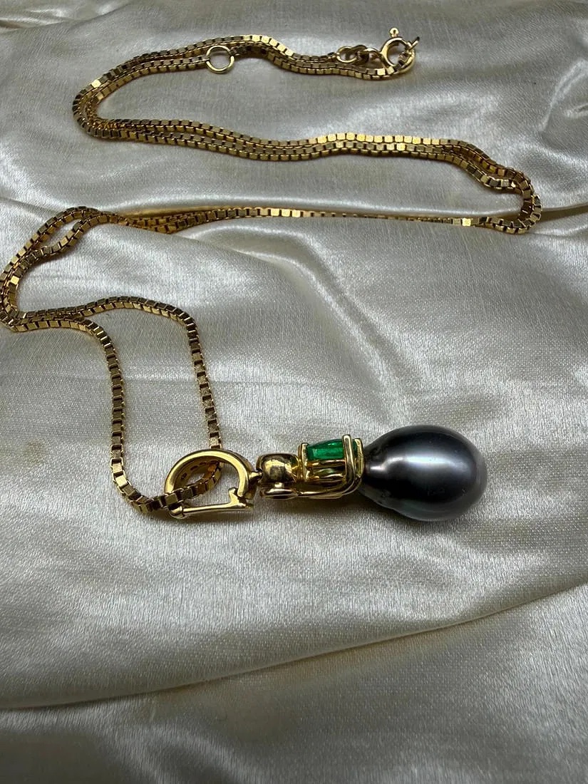 Ciondolo con perla nera e smeraldi in oro 18 carati con catena in oro-photo-8