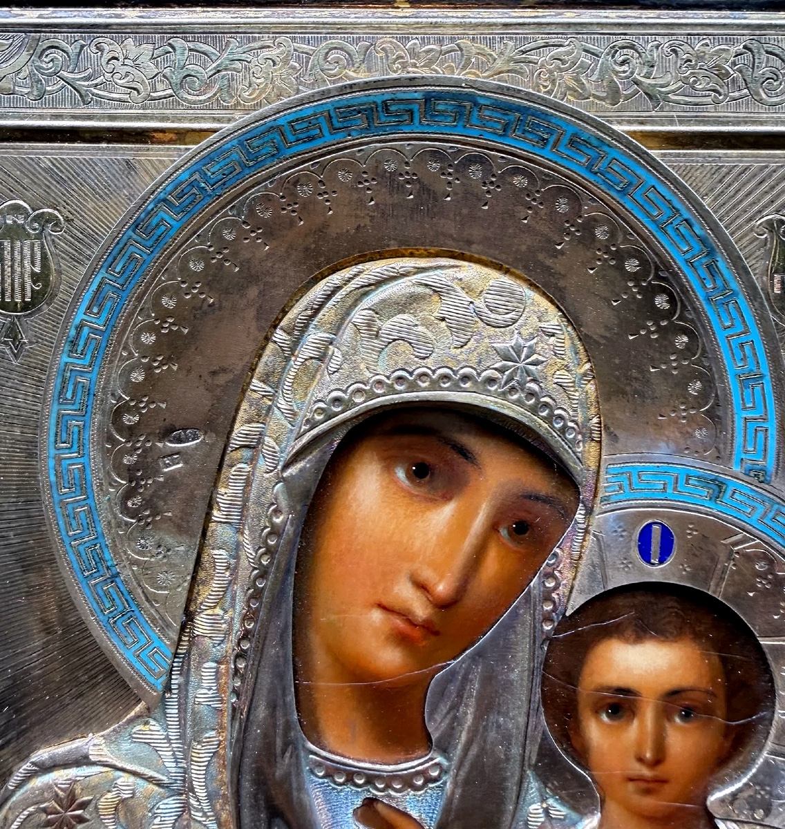 XIX secolo Icona russa di Kazan in smalto champlevé dorato su filigrana raffigurante la Madre -photo-3