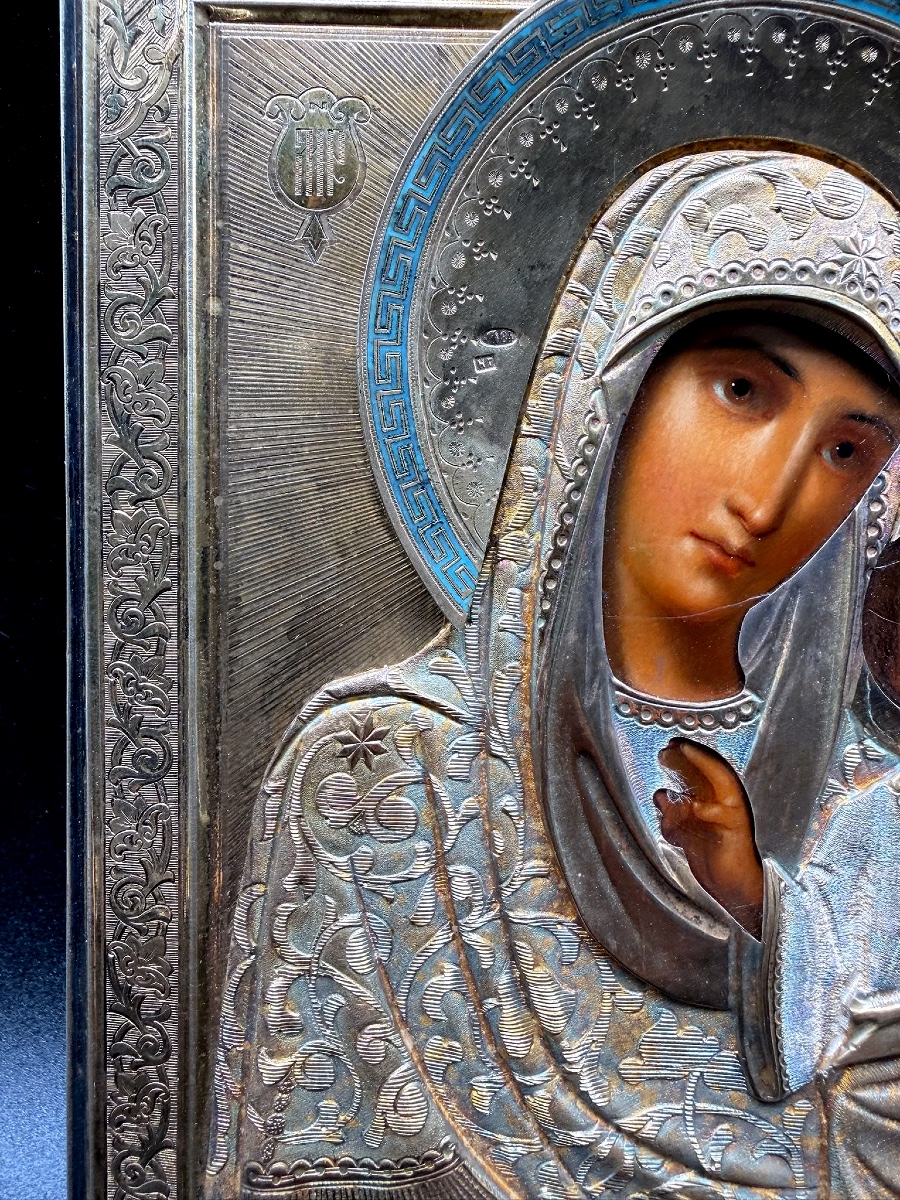 XIX secolo Icona russa di Kazan in smalto champlevé dorato su filigrana raffigurante la Madre -photo-4
