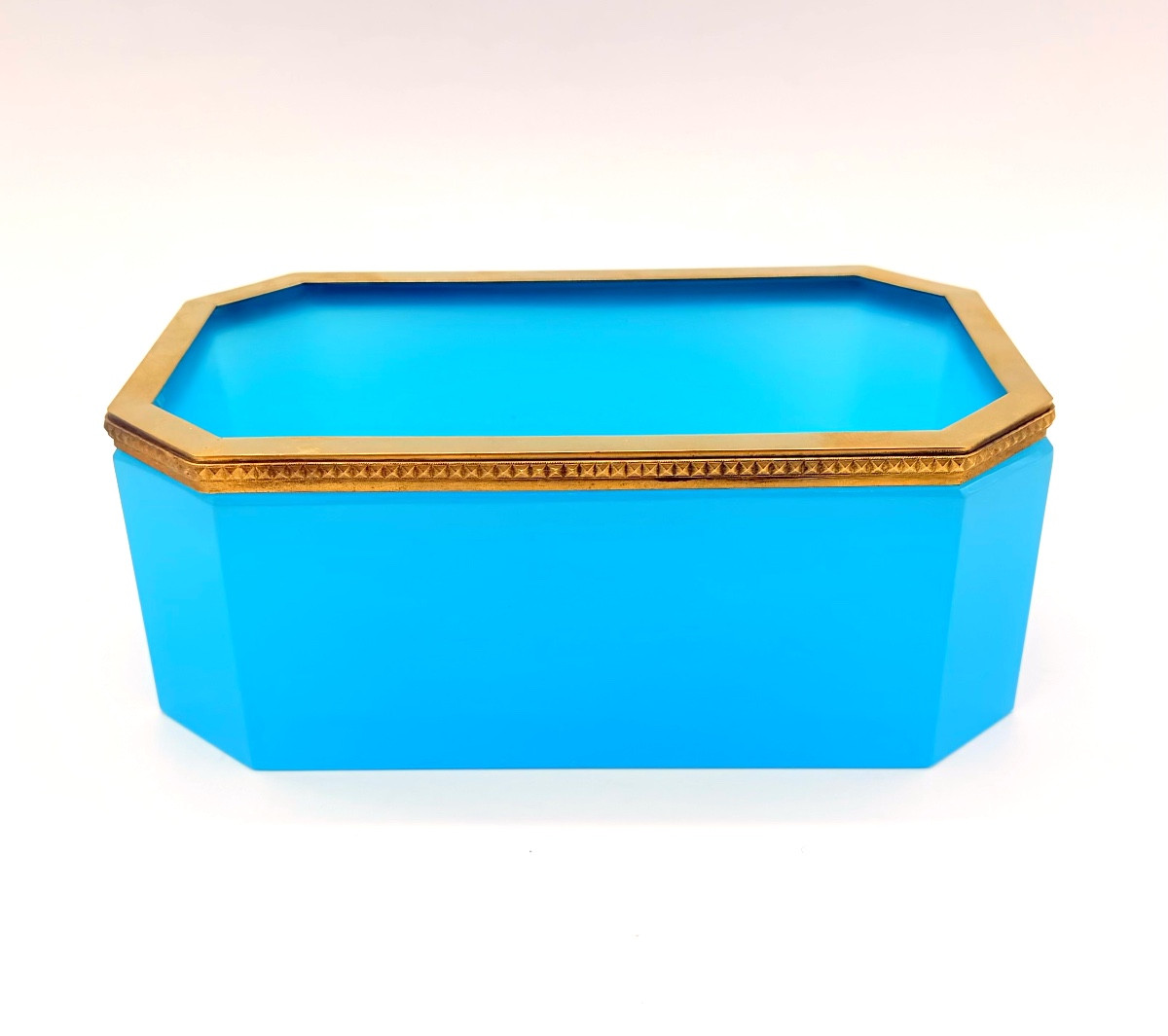 Vaso da giardino ottagonale in stile Art Déco in opalina blu francese, con struttura in metallo