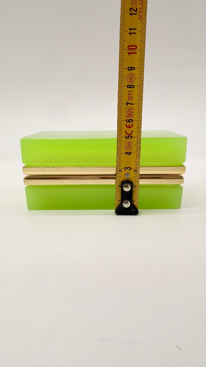Scatola francese in opalina verde, di forma rettangolare, con montature in bronzo dorato-photo-1