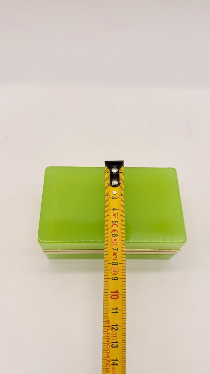 Scatola francese in opalina verde, di forma rettangolare, con montature in bronzo dorato-photo-3