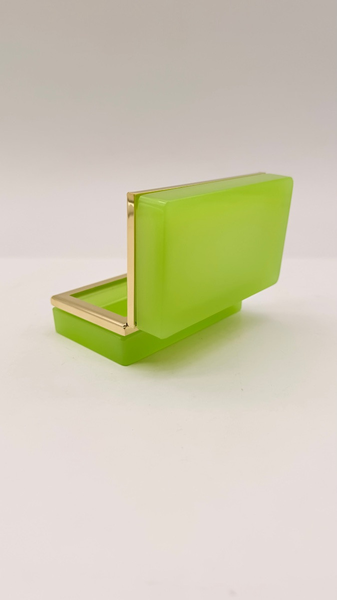Scatola francese in opalina verde, di forma rettangolare, con montature in bronzo dorato-photo-4