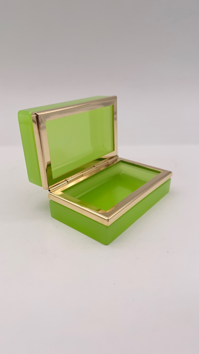 Scatola francese in opalina verde, di forma rettangolare, con montature in bronzo dorato-photo-8