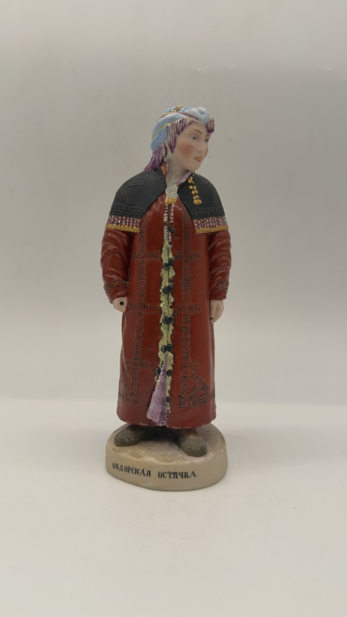 Una rara statuetta in porcellana russa raffigurante una donna ostiaca di Obdor, Gardner -photo-3