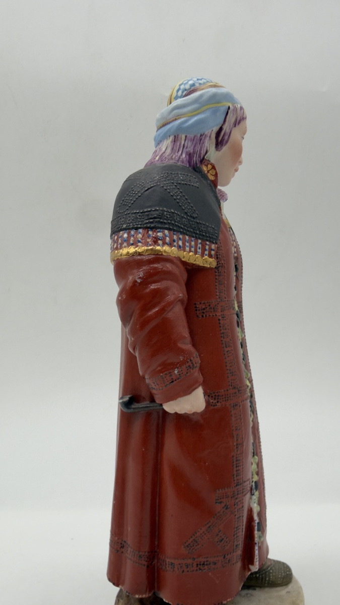 Una rara statuetta in porcellana russa raffigurante una donna ostiaca di Obdor, Gardner -photo-3