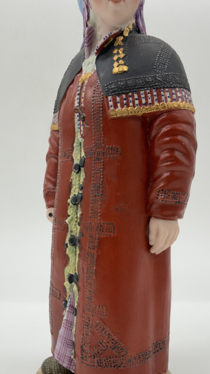 Una rara statuetta in porcellana russa raffigurante una donna ostiaca di Obdor, Gardner -photo-4