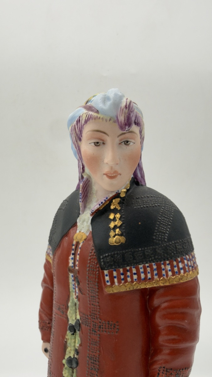 Una rara statuetta in porcellana russa raffigurante una donna ostiaca di Obdor, Gardner -photo-6