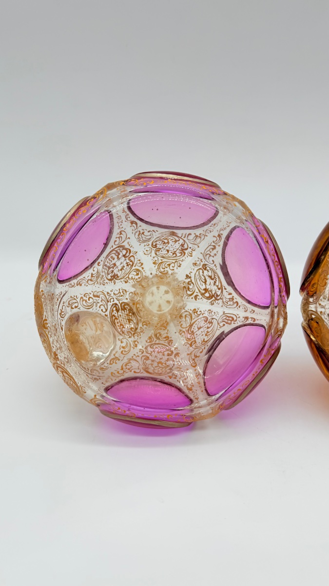 Coppia di brocche in vetro Moser con design a cabochon, XIX secolo-photo-6
