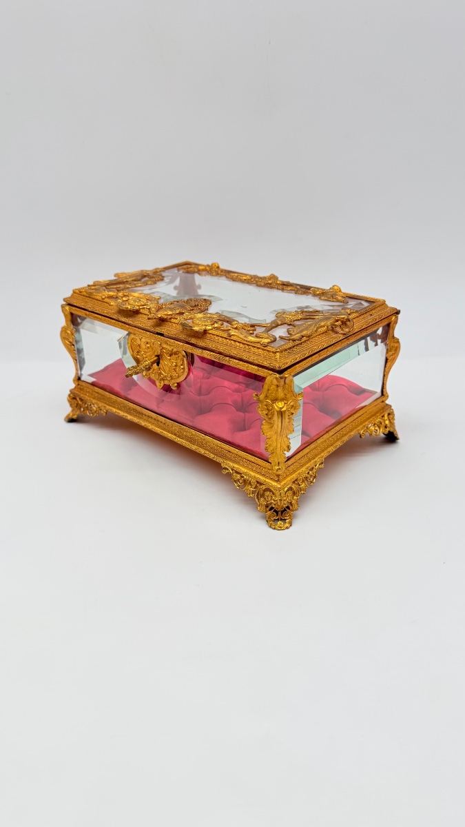 Portagioie in vetro cristallo con decorazioni in bronzo dorato, XIX secolo
